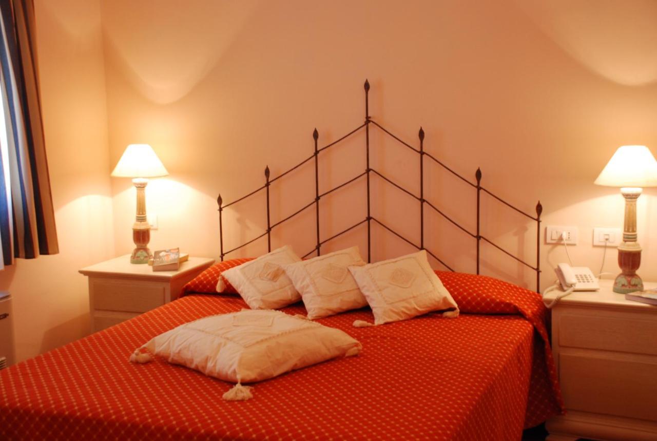 Hotel Monti Di Mola Porto Cervo Dış mekan fotoğraf