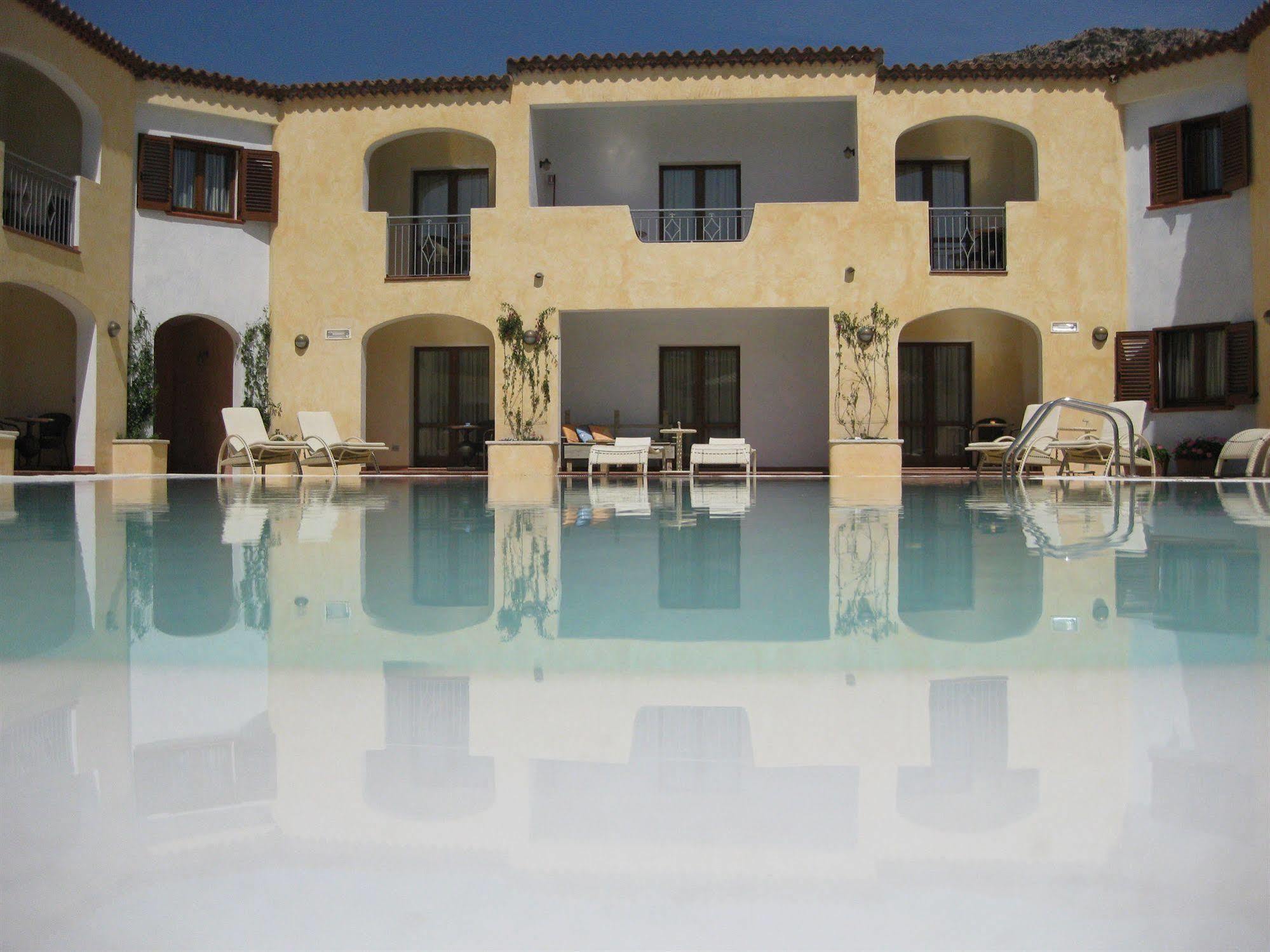 Hotel Monti Di Mola Porto Cervo Dış mekan fotoğraf